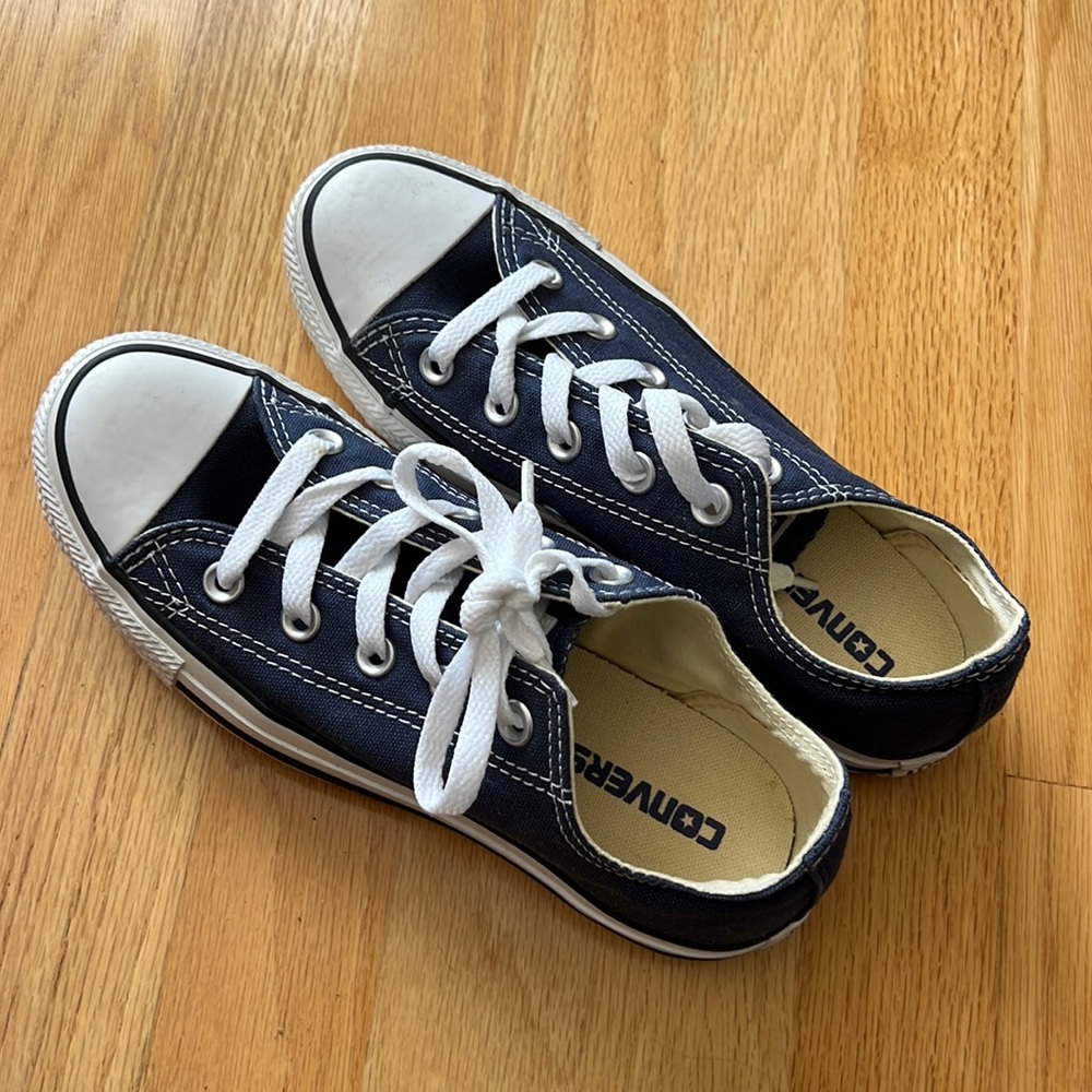 Converse navy all stars // size 6